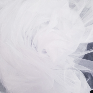 Tul fin alb imaculat