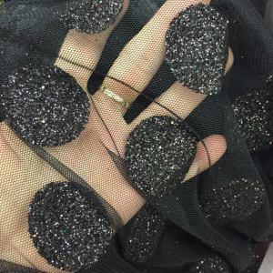 Tul negru cu buline sclipitoare