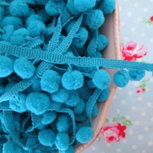 Banda ciucuri pompom turcoaz