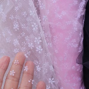 Tul roz deschis cu floricele catifelate