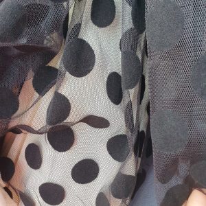 Tul negru cu buline mari catifelate