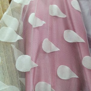 Tul elastic ivoire cu model picaturi catifelate