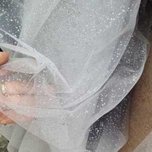 Tul cu sclipici , alb cu argintiu