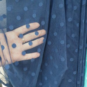 Tul elastic bleumarin cu buline
