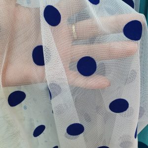 Tul elastic cu buline catifelate albastre