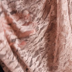 Dantela elastica roz pudra