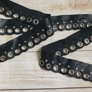 Banda decorativa cu capse