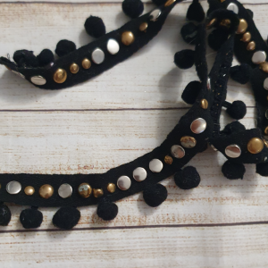 Banda decorativa cu ciucuri