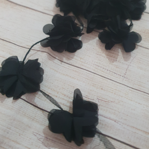 Banda cu flori negre