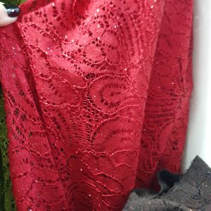 Dantela cu sclipici rosu