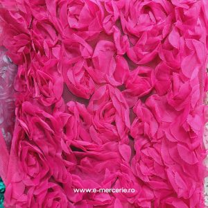 Tul fuchsia cu trandafiri 3D
